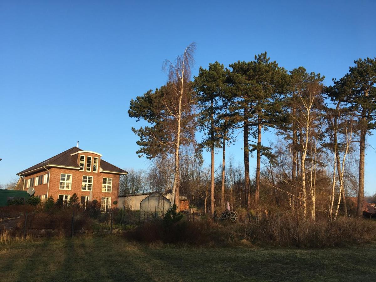 Ferienzimmer Suhrer Seeblick Plon Bagian luar foto