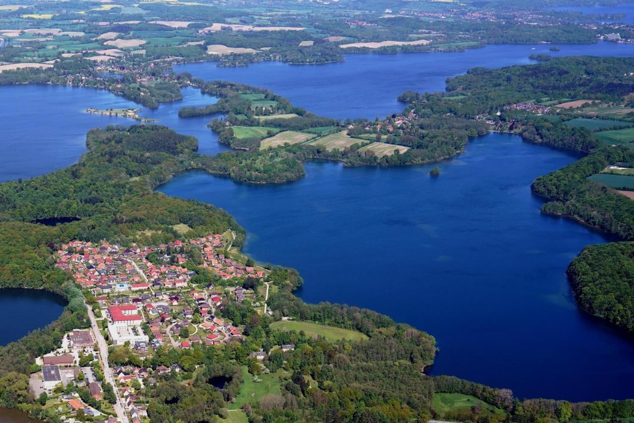 Ferienzimmer Suhrer Seeblick Plon Bagian luar foto