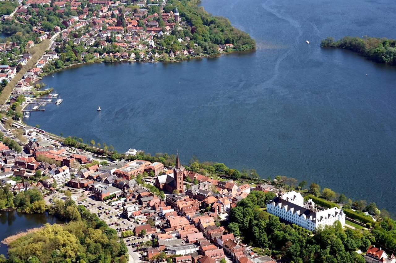 Ferienzimmer Suhrer Seeblick Plon Bagian luar foto