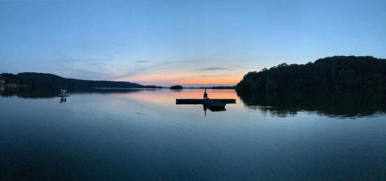 Ferienzimmer Suhrer Seeblick Plon Bagian luar foto